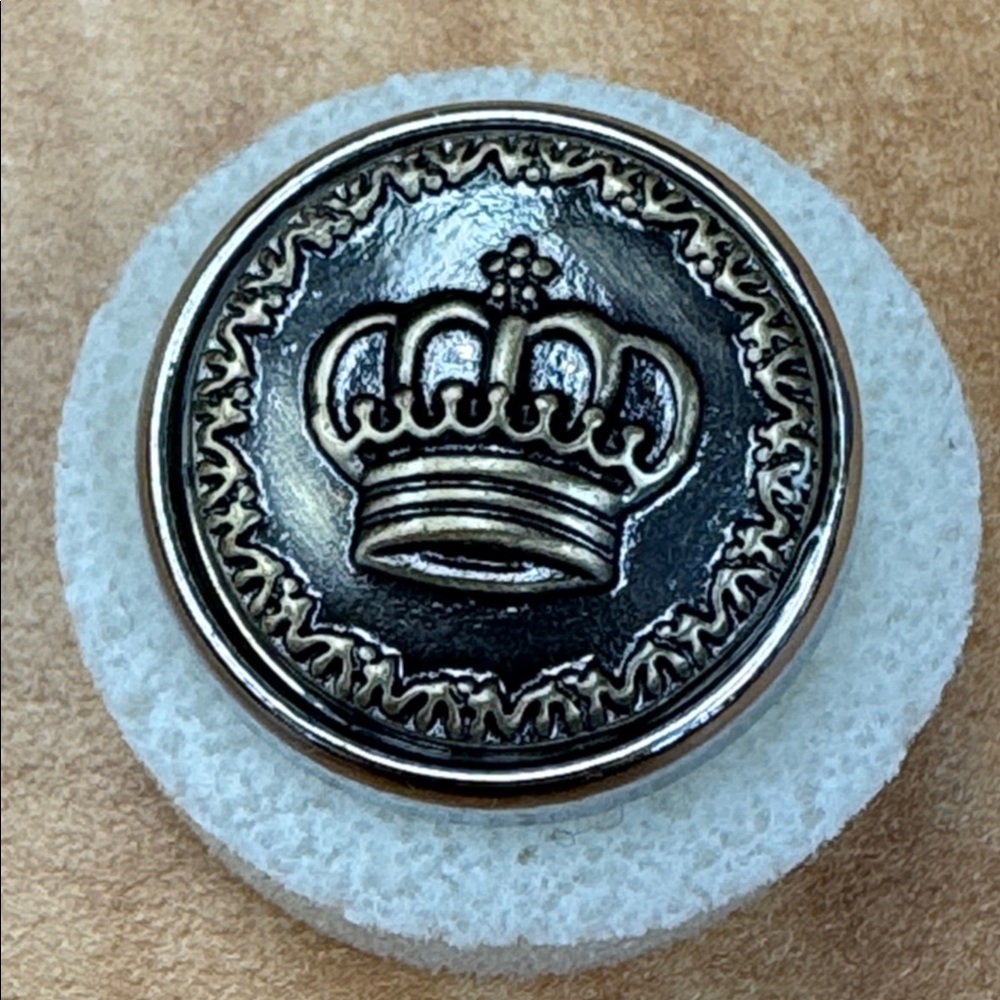 Ginger Snaps 20mm Antique Gold tone Crown